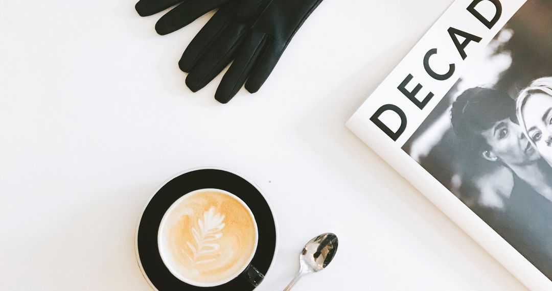 koffie zwarte handschoenen FEE magazine