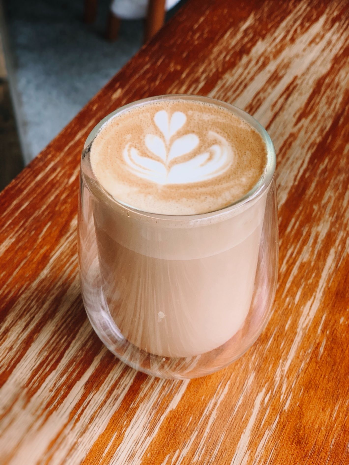dubbel handig glas met 'caffe latte'