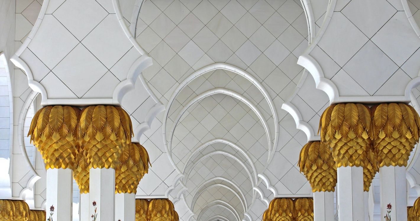 Tempel wit en goud zuilen Marocco