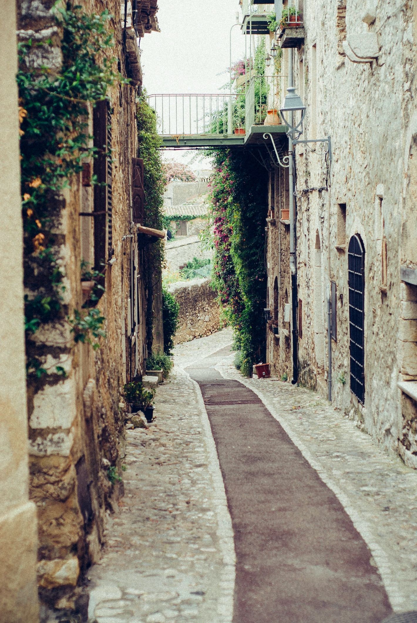 authentiek straatje in dorpje Italië 
